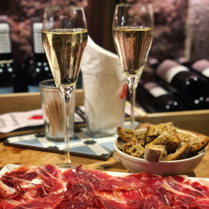 Golden Wine Tasting Voucher Wine bar and wine shop in Barcelona Bodega Maestrazgo Spain